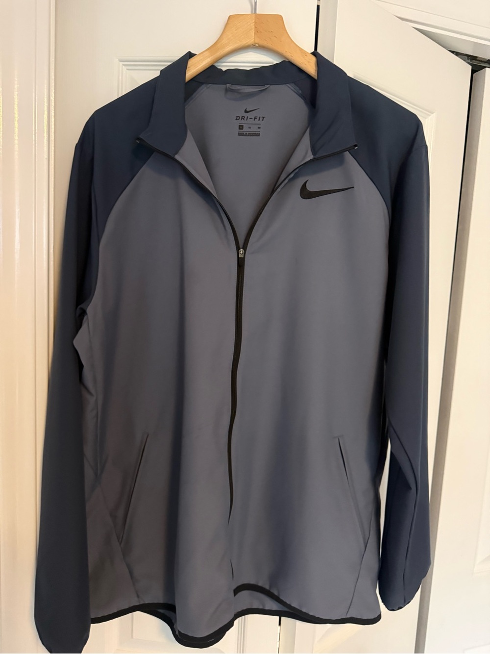 Nike Menâs Gray/Charcoal Dri-FIT Full-Zip Jacket